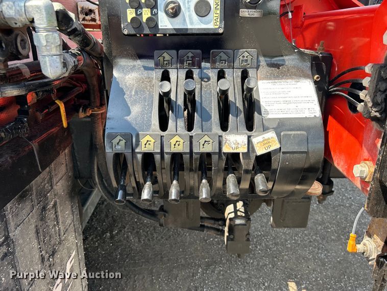 image for item EG0787 2009 International  WorkStar 7400 Crew Cab utility / service truck