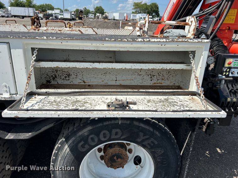 image for item EG0787 2009 International  WorkStar 7400 Crew Cab utility / service truck