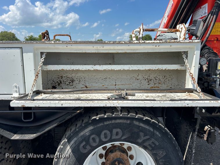 image for item EG0787 2009 International  WorkStar 7400 Crew Cab utility / service truck