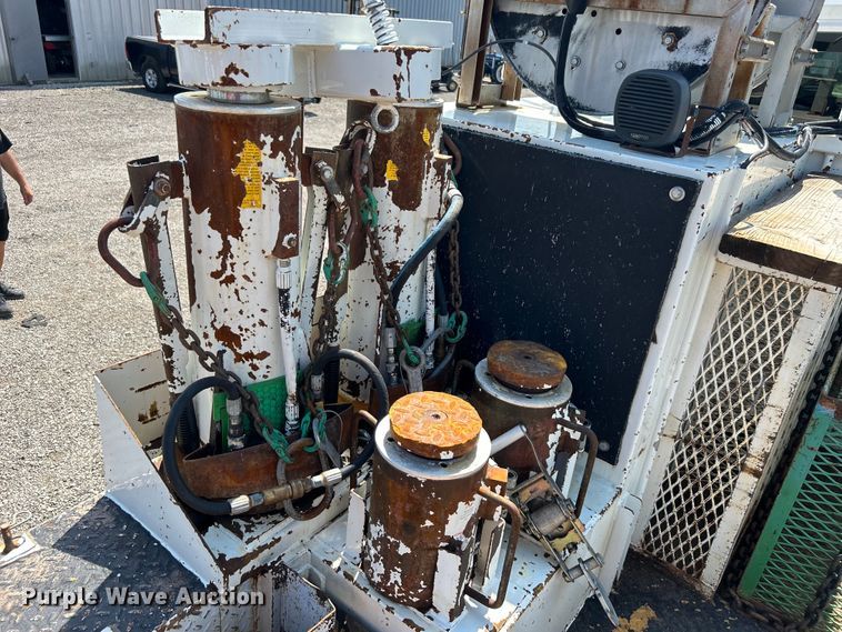 image for item EG0787 2009 International  WorkStar 7400 Crew Cab utility / service truck