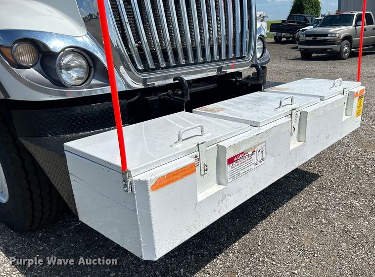 image for item EG0787 2009 International  WorkStar 7400 Crew Cab utility / service truck