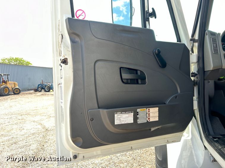 image for item EG0787 2009 International  WorkStar 7400 Crew Cab utility / service truck