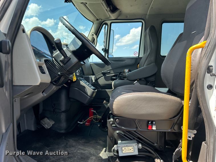 image for item EG0787 2009 International  WorkStar 7400 Crew Cab utility / service truck