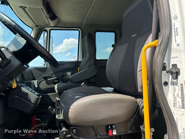 image for item EG0787 2009 International  WorkStar 7400 Crew Cab utility / service truck