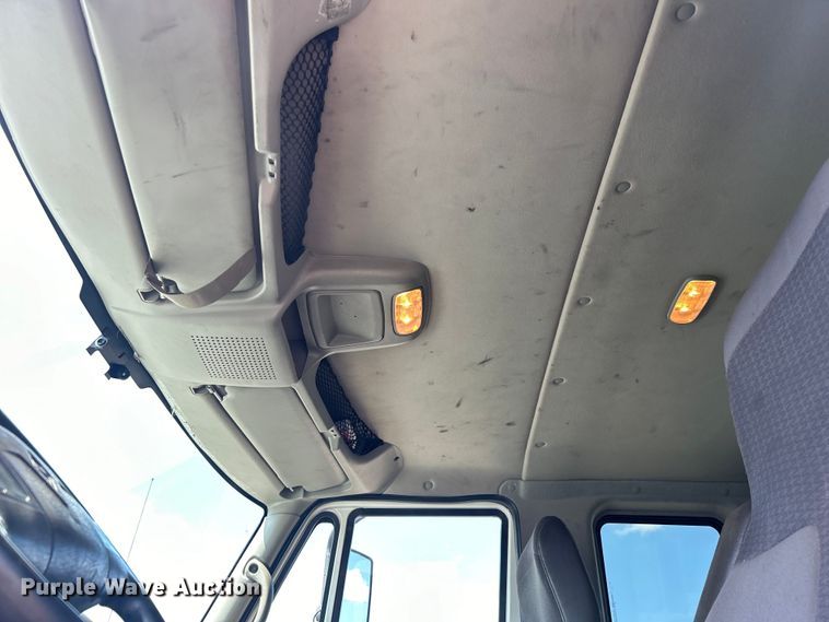 image for item EG0787 2009 International  WorkStar 7400 Crew Cab utility / service truck