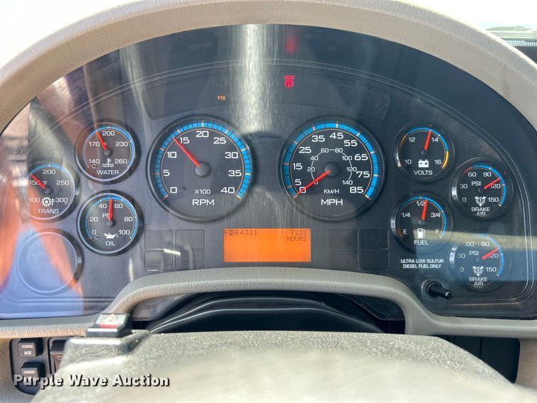 image for item EG0787 2009 International  WorkStar 7400 Crew Cab utility / service truck