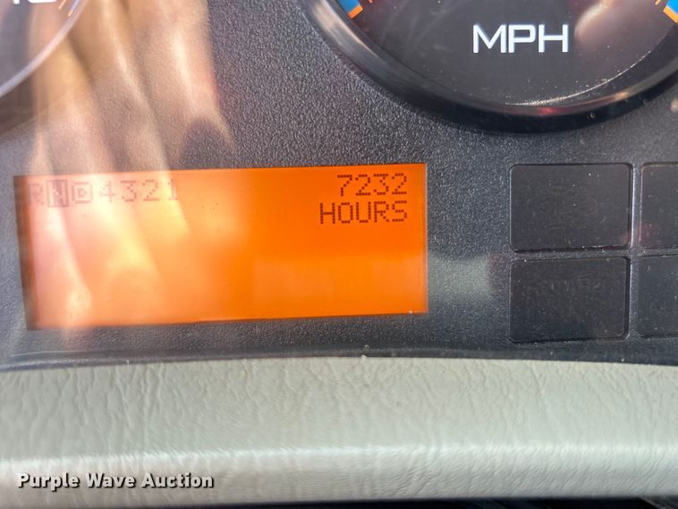 image for item EG0787 2009 International  WorkStar 7400 Crew Cab utility / service truck