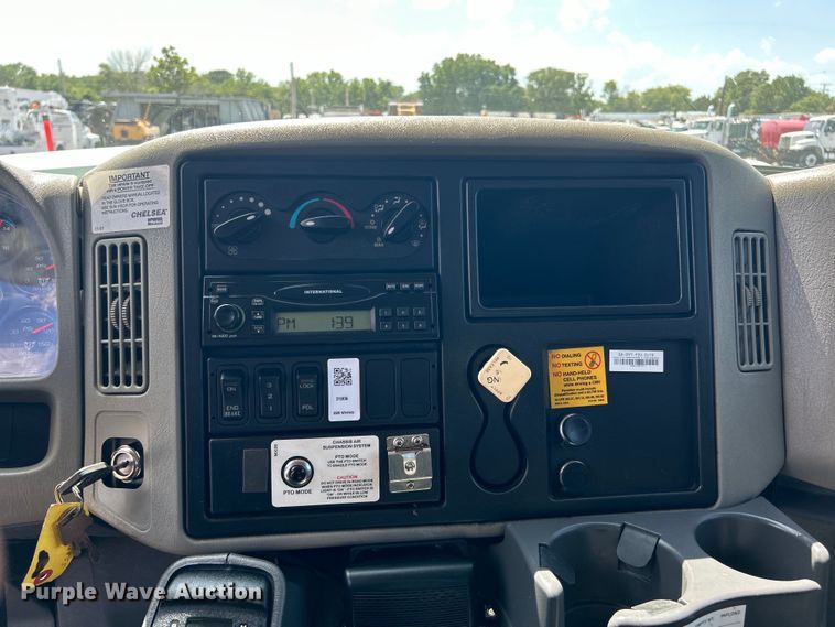 image for item EG0787 2009 International  WorkStar 7400 Crew Cab utility / service truck