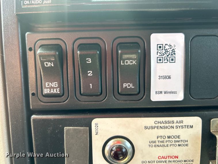 image for item EG0787 2009 International  WorkStar 7400 Crew Cab utility / service truck