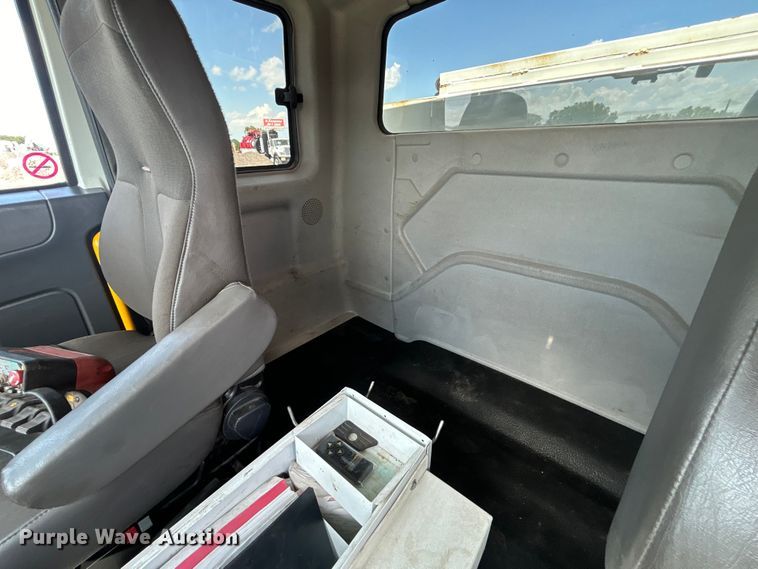 image for item EG0787 2009 International  WorkStar 7400 Crew Cab utility / service truck