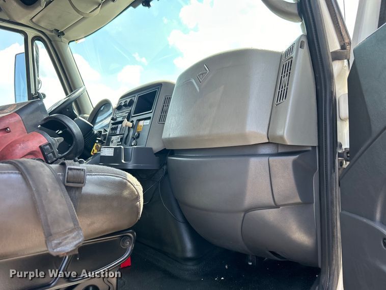 image for item EG0787 2009 International  WorkStar 7400 Crew Cab utility / service truck