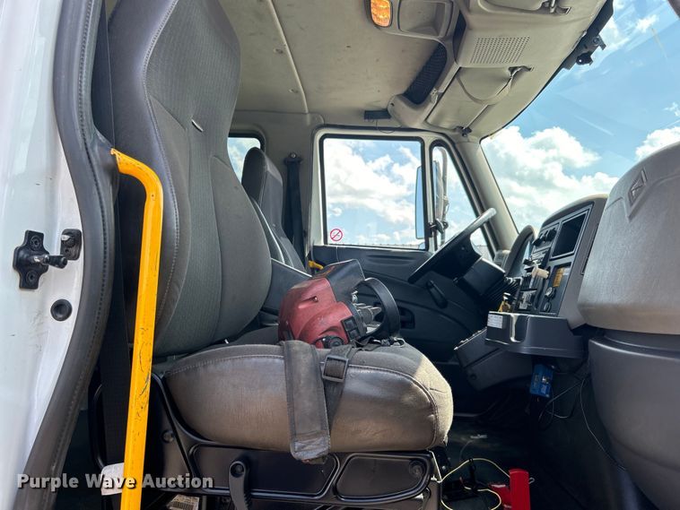 image for item EG0787 2009 International  WorkStar 7400 Crew Cab utility / service truck