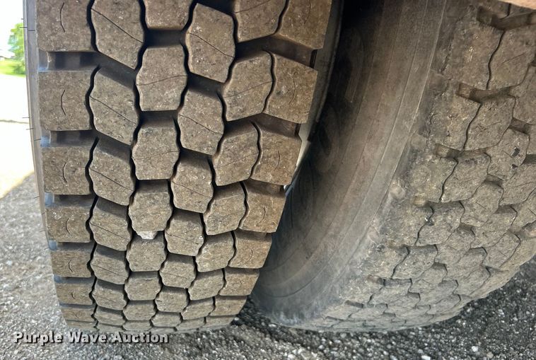 image for item EG0787 2009 International  WorkStar 7400 Crew Cab utility / service truck