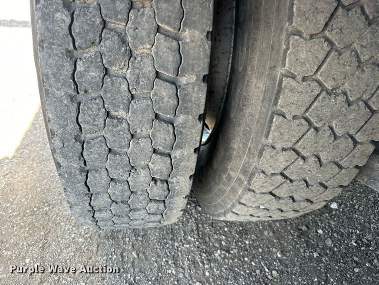 image for item EG0787 2009 International  WorkStar 7400 Crew Cab utility / service truck