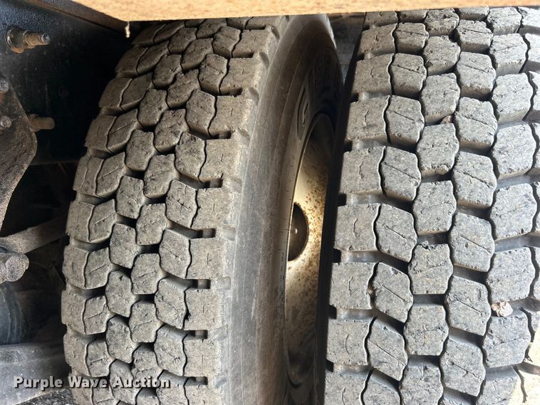 image for item EG0787 2009 International  WorkStar 7400 Crew Cab utility / service truck