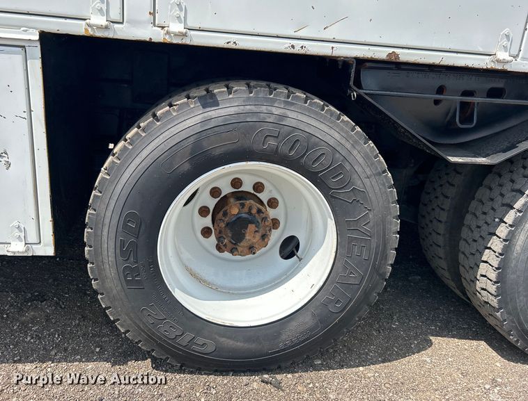 image for item EG0787 2009 International  WorkStar 7400 Crew Cab utility / service truck