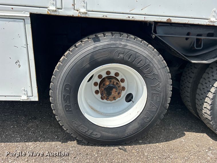 image for item EG0787 2009 International  WorkStar 7400 Crew Cab utility / service truck