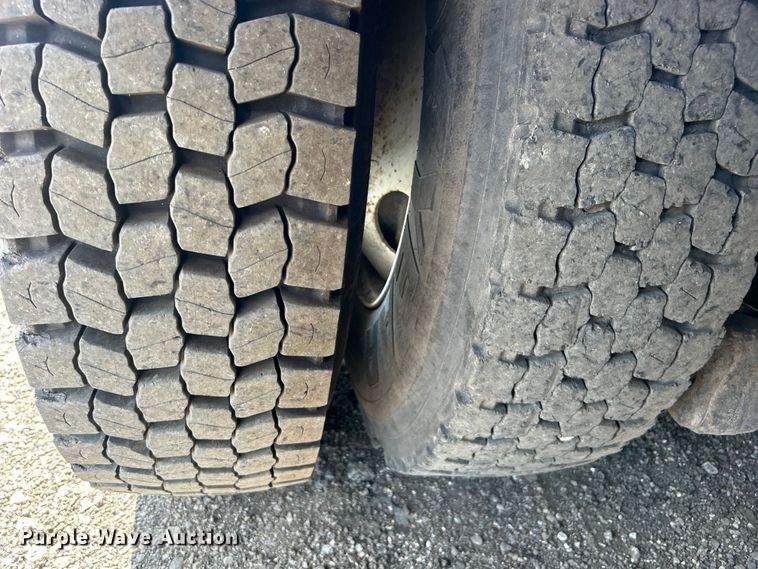 image for item EG0787 2009 International  WorkStar 7400 Crew Cab utility / service truck