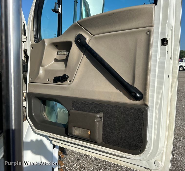 image for item EG0790 2008 Sterling  Acterra utility / service truck