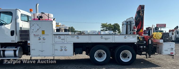 image for item EG0791 2010 Freightliner  Business Class M2 crane truck