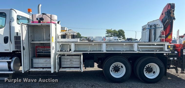 image for item EG0791 2010 Freightliner  Business Class M2 crane truck