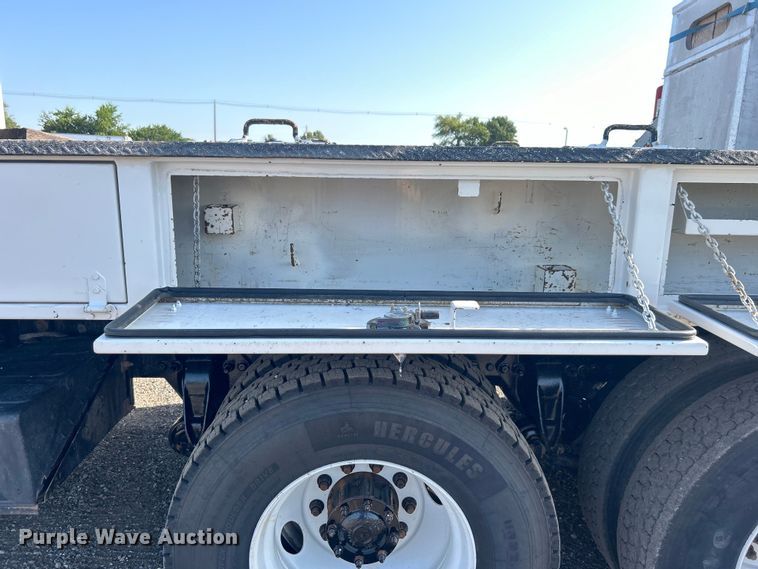 image for item EG0791 2010 Freightliner  Business Class M2 crane truck