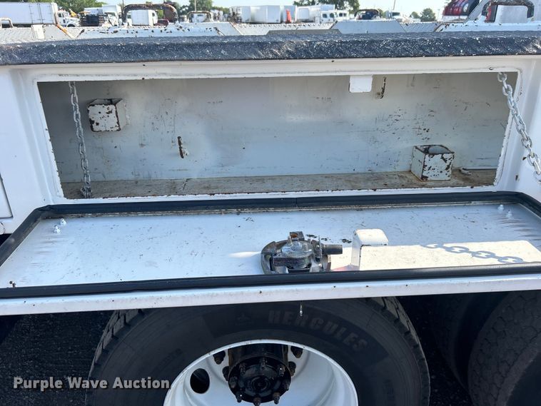 image for item EG0791 2010 Freightliner  Business Class M2 crane truck