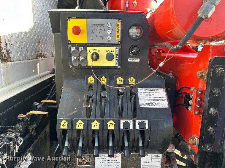 image for item EG0791 2010 Freightliner  Business Class M2 crane truck