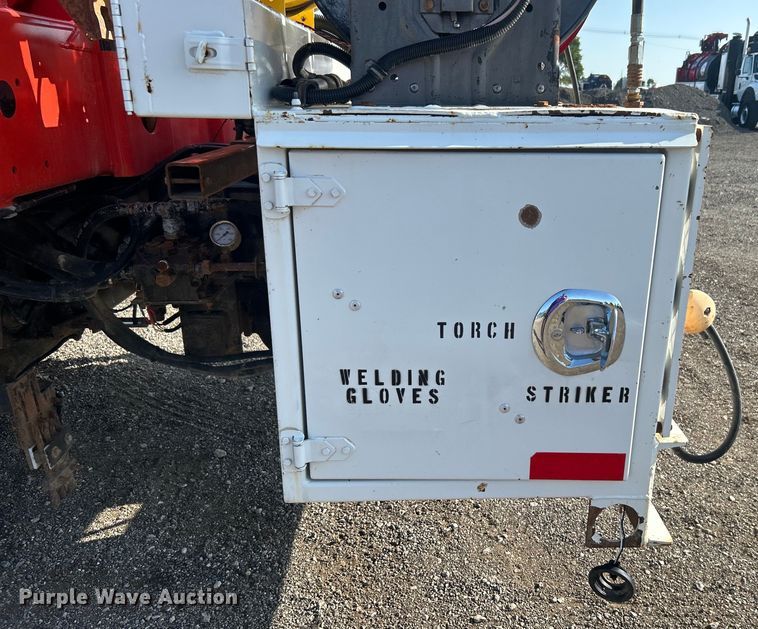 image for item EG0791 2010 Freightliner  Business Class M2 crane truck