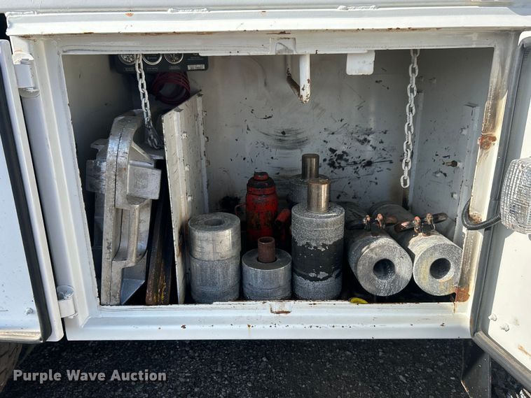 image for item EG0791 2010 Freightliner  Business Class M2 crane truck