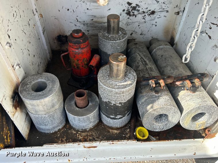 image for item EG0791 2010 Freightliner  Business Class M2 crane truck