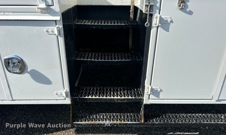 image for item EG0791 2010 Freightliner  Business Class M2 crane truck