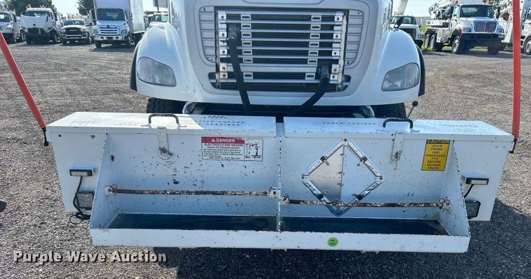 image for item EG0791 2010 Freightliner  Business Class M2 crane truck