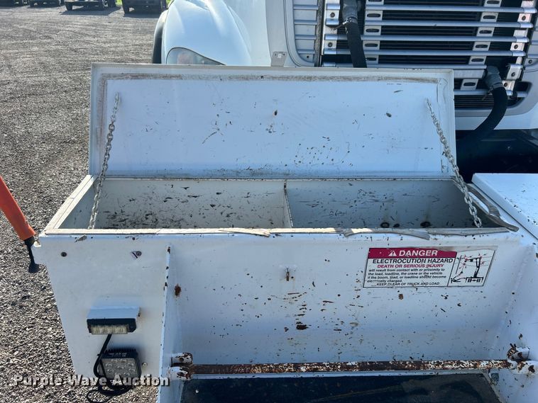 image for item EG0791 2010 Freightliner  Business Class M2 crane truck