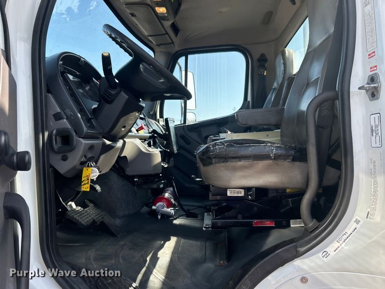 image for item EG0791 2010 Freightliner  Business Class M2 crane truck