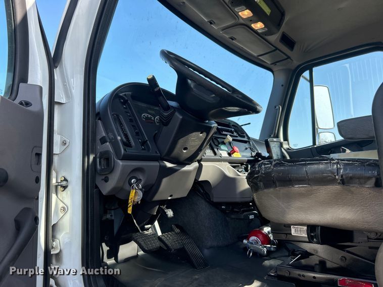 image for item EG0791 2010 Freightliner  Business Class M2 crane truck