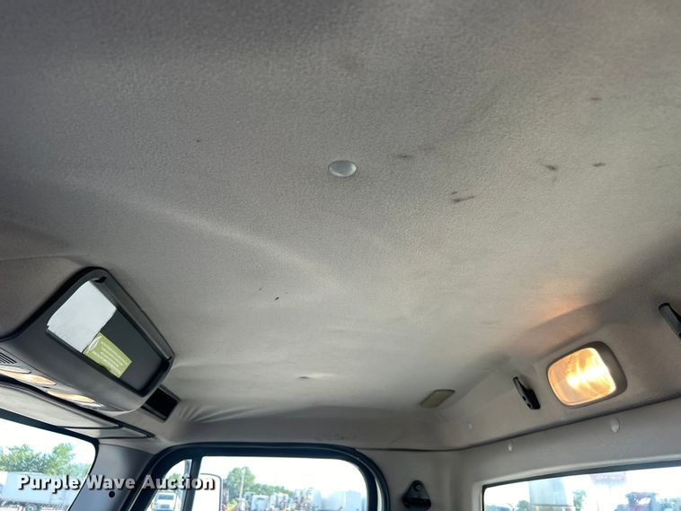 image for item EG0791 2010 Freightliner  Business Class M2 crane truck