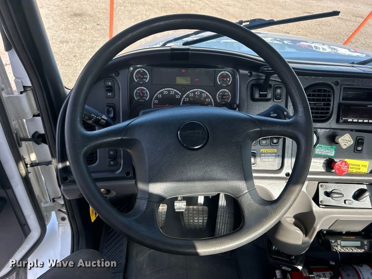 image for item EG0791 2010 Freightliner  Business Class M2 crane truck