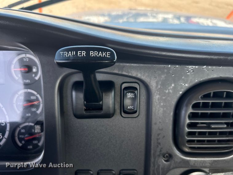 image for item EG0791 2010 Freightliner  Business Class M2 crane truck