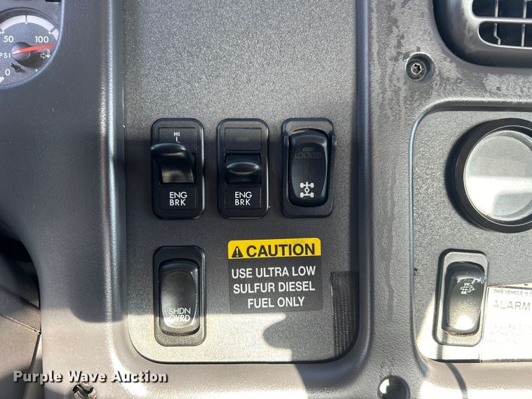 image for item EG0791 2010 Freightliner  Business Class M2 crane truck