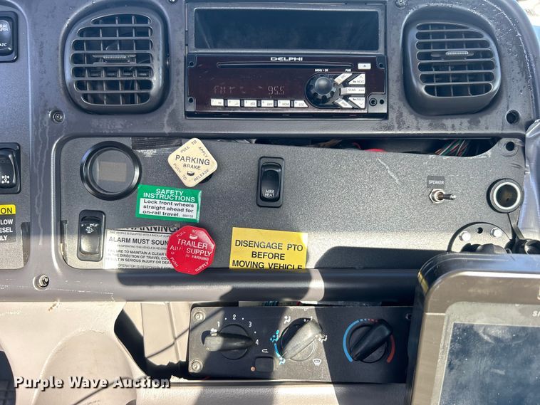 image for item EG0791 2010 Freightliner  Business Class M2 crane truck