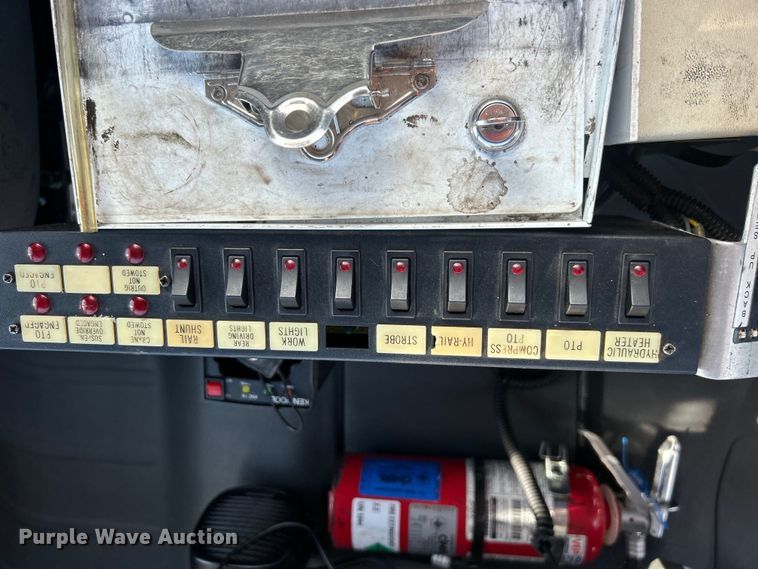 image for item EG0791 2010 Freightliner  Business Class M2 crane truck