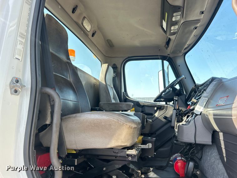 image for item EG0791 2010 Freightliner  Business Class M2 crane truck