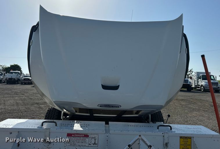 image for item EG0791 2010 Freightliner  Business Class M2 crane truck