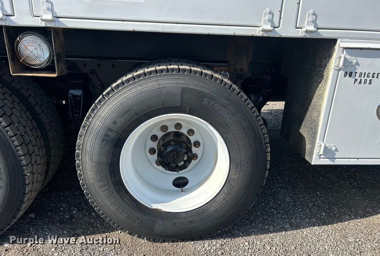 image for item EG0791 2010 Freightliner  Business Class M2 crane truck