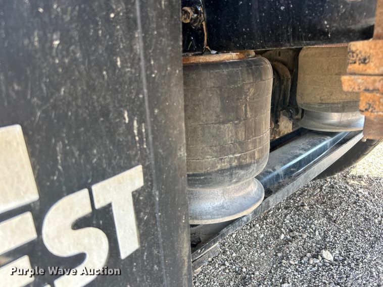 image for item EG0791 2010 Freightliner  Business Class M2 crane truck