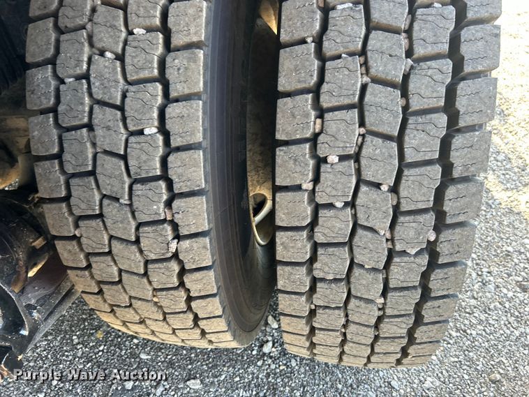 image for item EG0791 2010 Freightliner  Business Class M2 crane truck