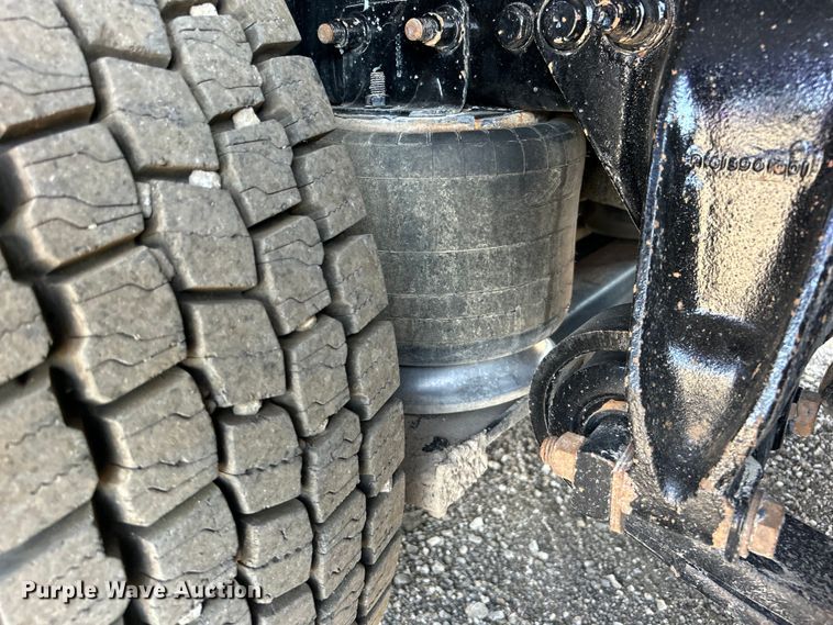 image for item EG0791 2010 Freightliner  Business Class M2 crane truck