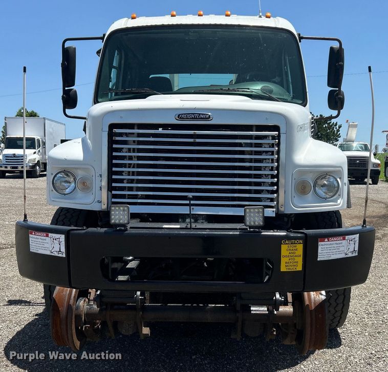 image for item EG0795 2007 Freightliner  Business Class M2 crane truck