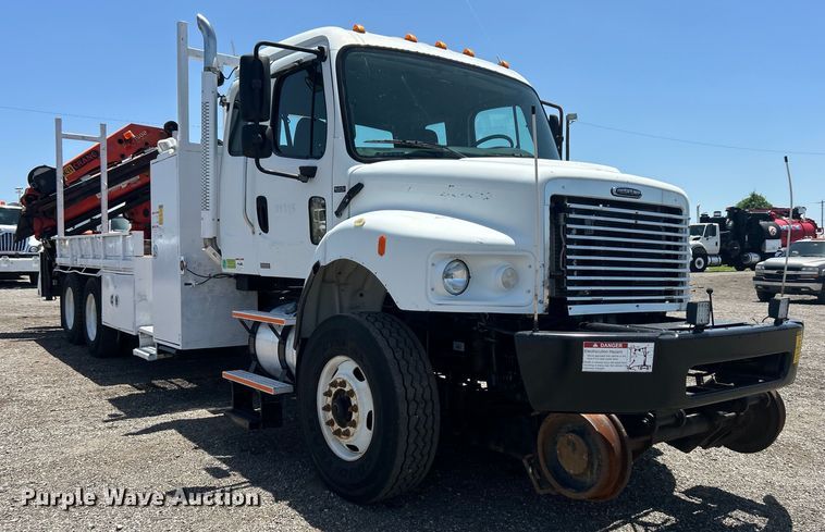 image for item EG0795 2007 Freightliner  Business Class M2 crane truck